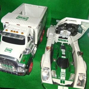 3 FANTASTIC VINTAGE "HESS" GREEN AND WHITE VEHICLES.